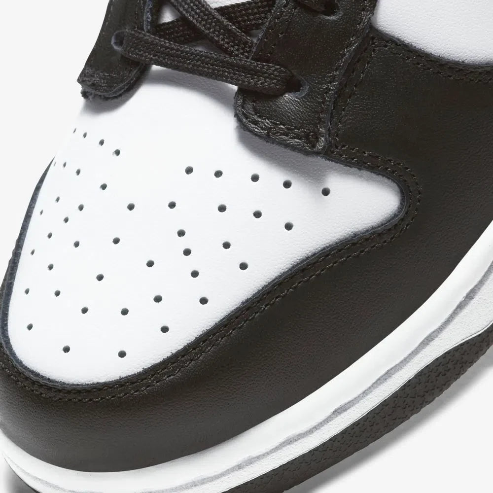 Nike Dunk Low “White Black Panda”
