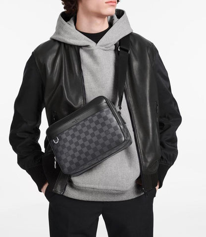 Louis Vuitton Messenger Bag